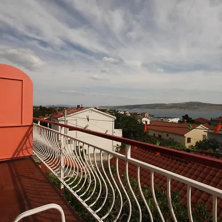 Triple Starigrad 6594c Penzion