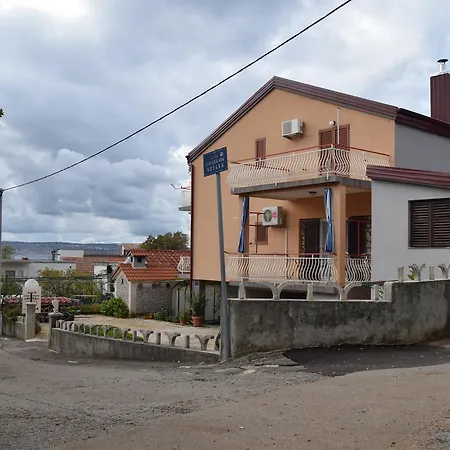 Guest house Triple Starigrad 6594c 3*